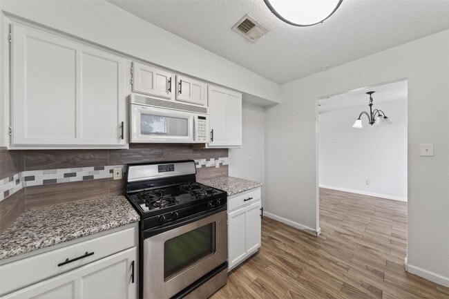 Building Photo - 17002 Dew Drop Ln