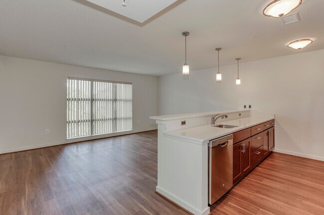 Building Photo - 905 N Jackson St