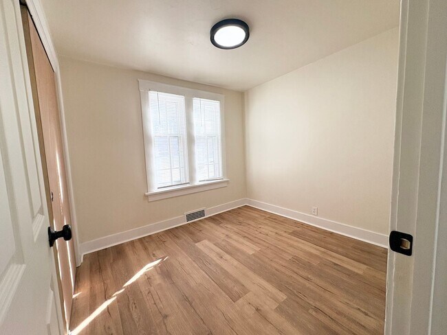 Building Photo - 1715 Marshall St