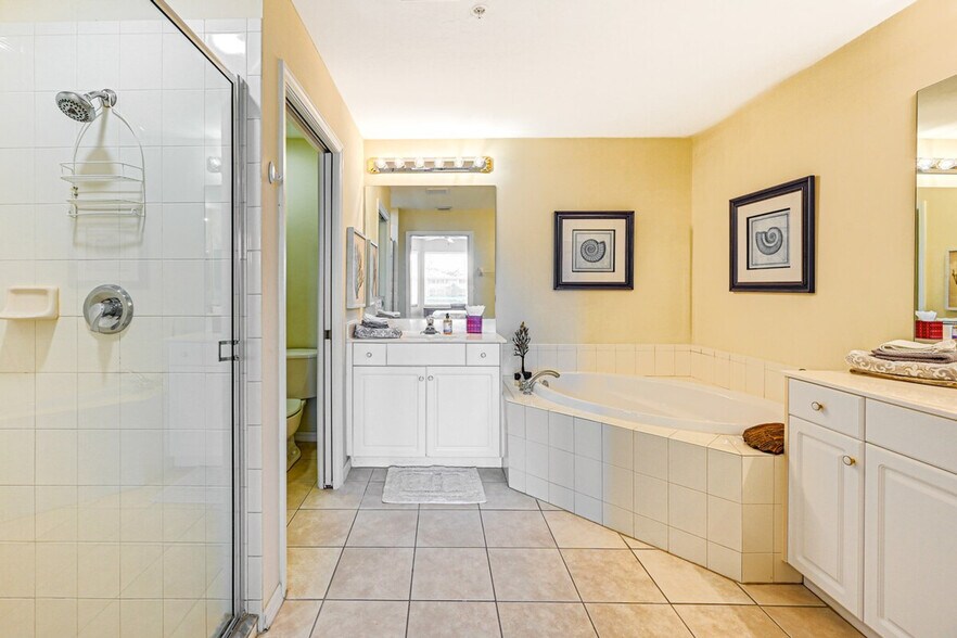 Building Photo - 3973 Bishopwood Ct E