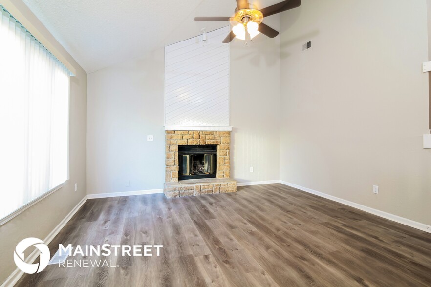 Building Photo - 14501 St Andrews Dr