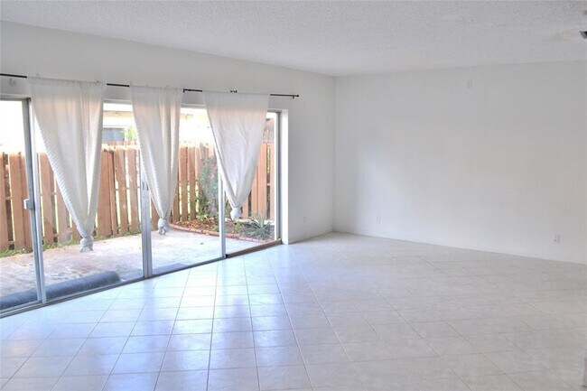 Building Photo - 8237 NW 8th Ct