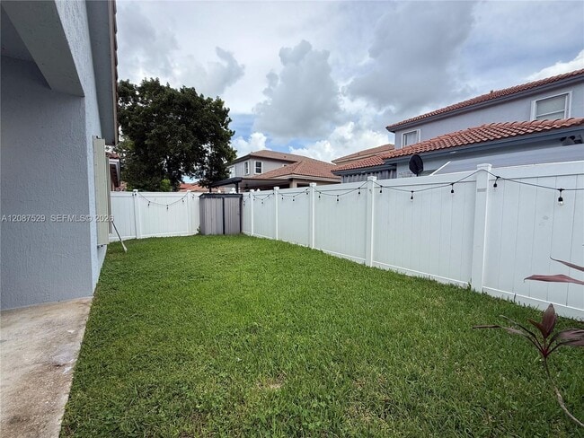 Building Photo - 3961 NE 11th Dr