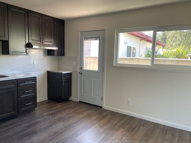 Building Photo - G43100E