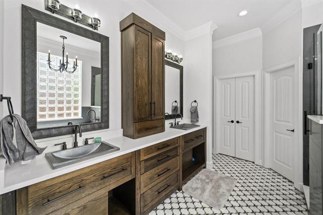 Building Photo - 621 Somerset Dr