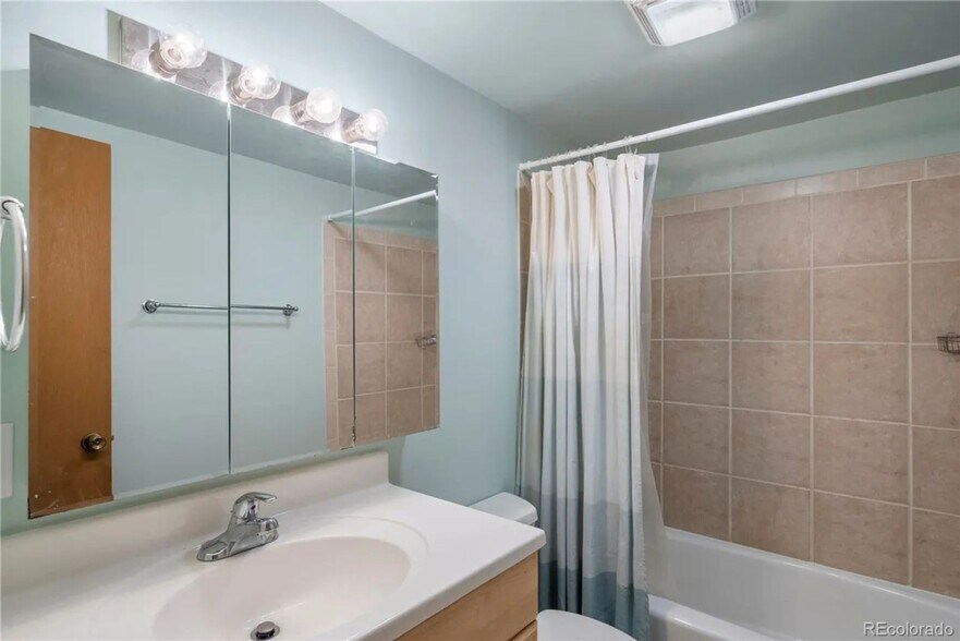 Building Photo - 2402 Ryan Gulch Ct