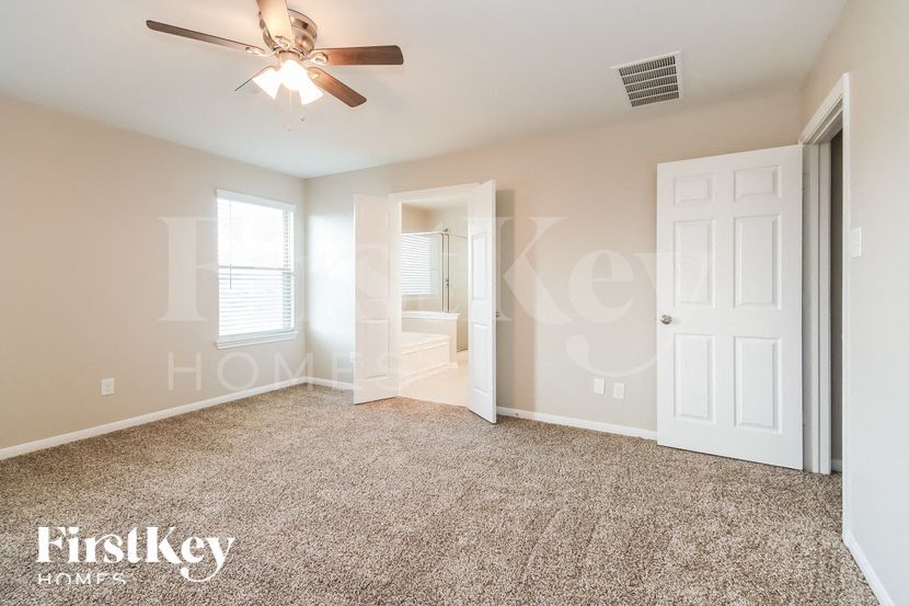 Building Photo - 9822 Copper Ranch Trail