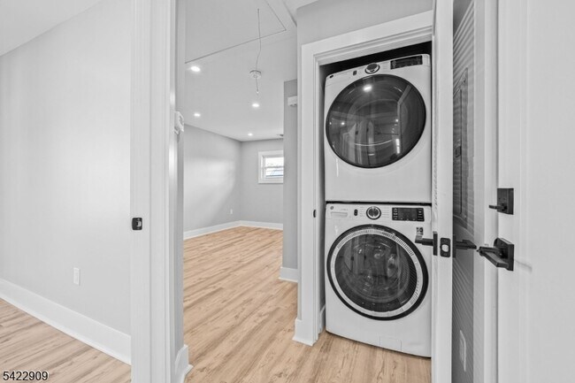 Building Photo - 100 Kansas St