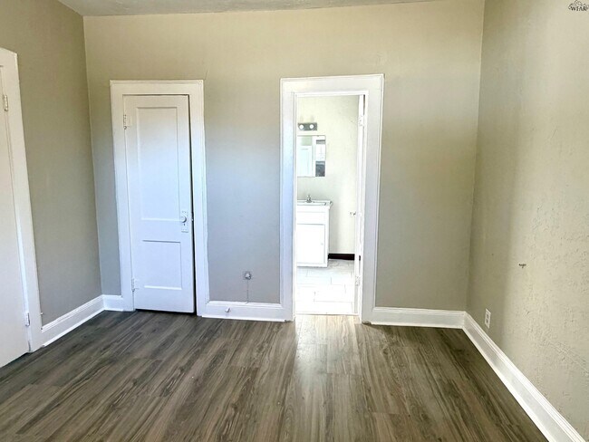 Building Photo - 2213 Bridwell St