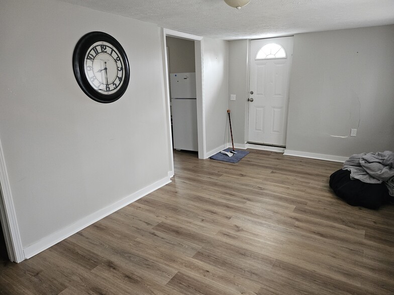 Living room - 613 Poplar St