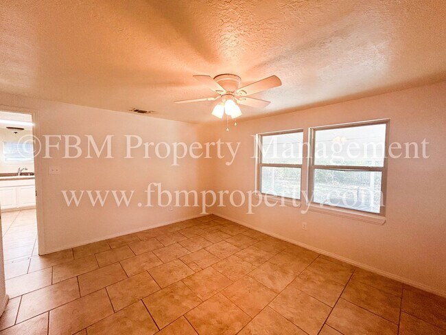 Building Photo - 105 Sunset Cir