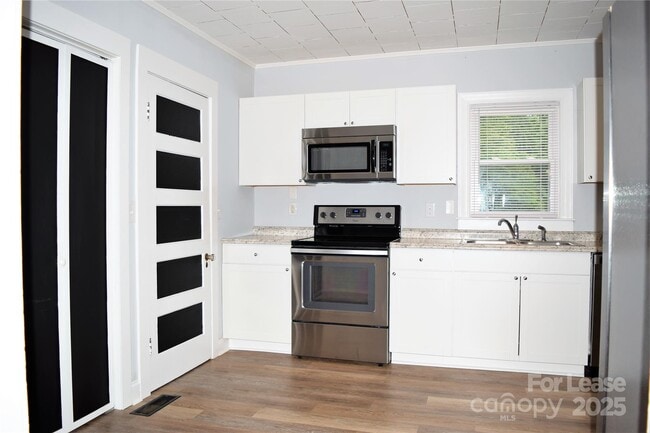 Building Photo - 234 N Eastway Dr