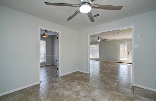 Building Photo - 3605 Kingsway Dr