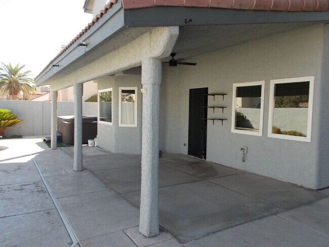 Building Photo - Spacious 4-Bed Home in Quiet Las Vegas Cul-de-Sac with Private Backyard