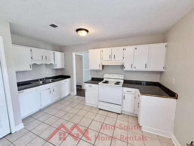 Building Photo - 4505 Villagreen Dr
