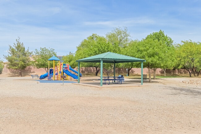 Building Photo - Inviting 4-Bedroom Home with Community Amenities