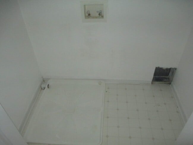 Building Photo - Gorgeous 2br/2.5ba TH, excellent Raleigh location, January 10th!!