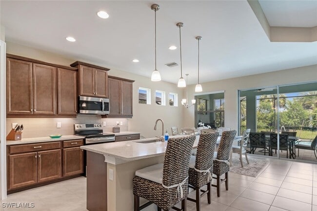 Building Photo - 14586 Tropical Dr