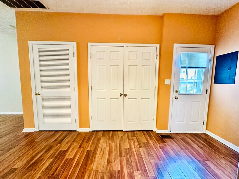 Building Photo - 1705 Stratton Ct