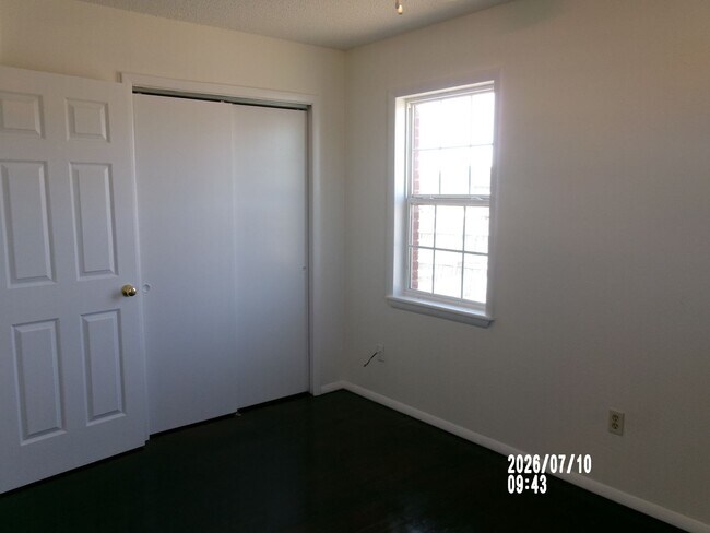 Building Photo - 1024 SW 42nd St