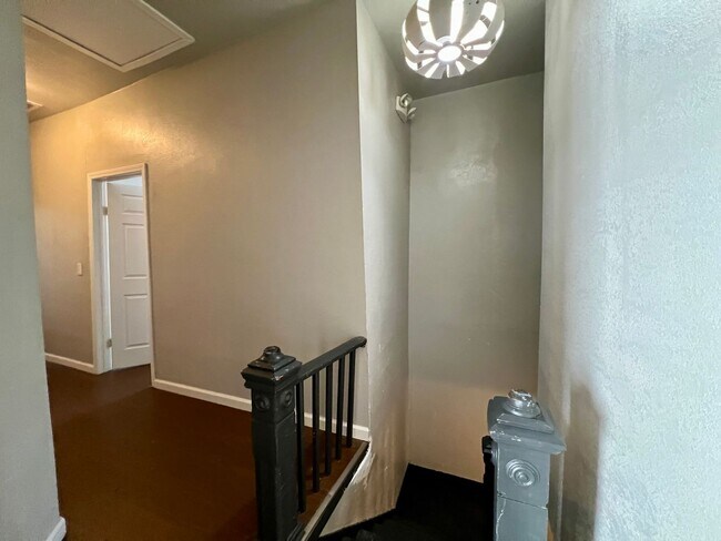 Building Photo - 328 N Philadelphia Ave