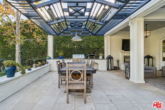 Building Photo - 458 Toyopa Dr