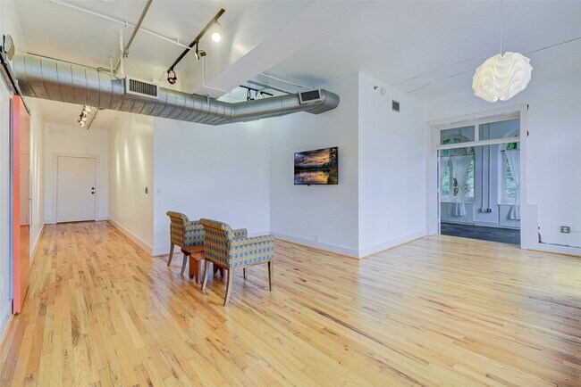 Building Photo - 2700 Albany St