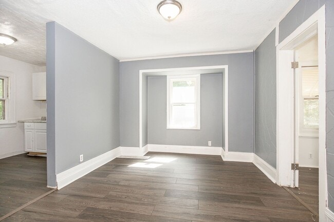 Building Photo - 2 BED 1 BATH SINGLE FAMILY HOME IN EUCLID!