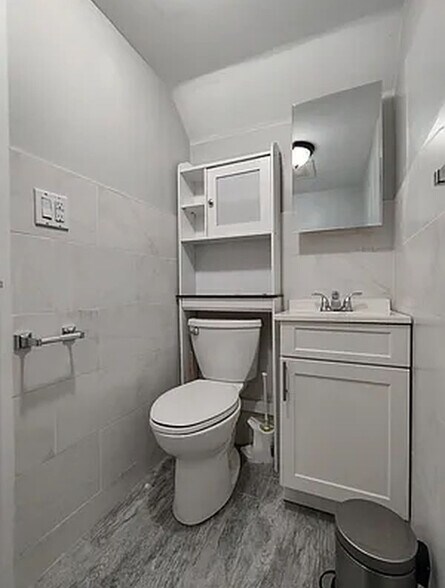 Building Photo - 556 W 161st St