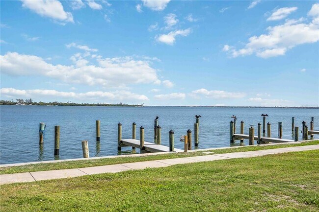 Building Photo - 765 John Ringling Blvd