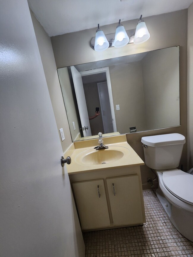 Building Photo - 1 Bed/1.5 Bath