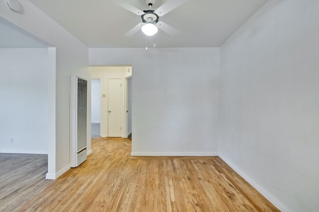 Building Photo - Duplex in Mountain View -  hardwood floors...