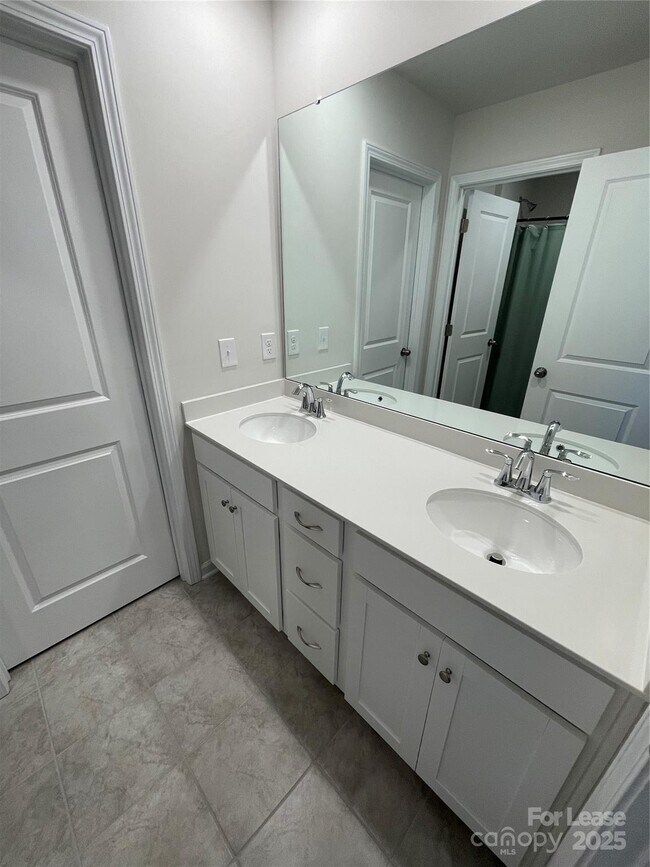 Building Photo - 398 Kennerly Center Dr