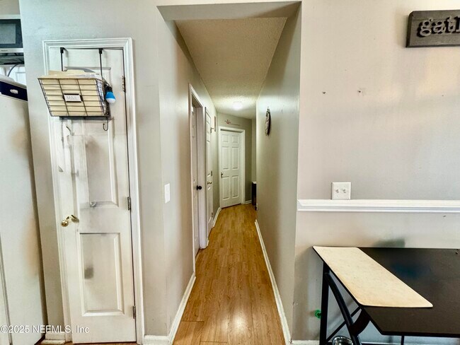 Building Photo - 11471 Mandarin Glen Cir W