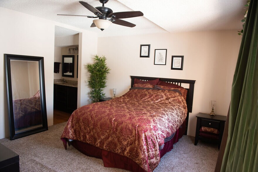 Building Photo - 534 E 7th Ave