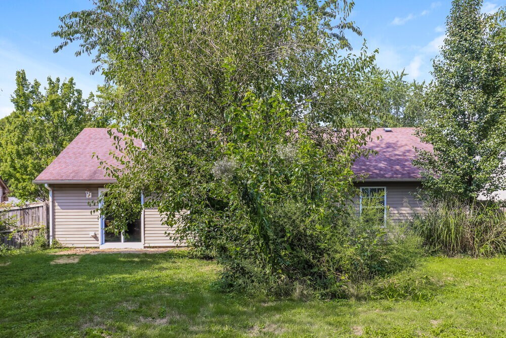 Building Photo - 1010 E Killian Dr