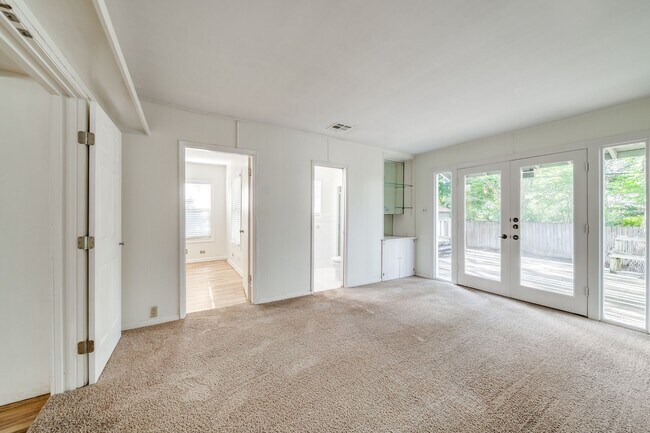 Building Photo - 136 Harmon Dr