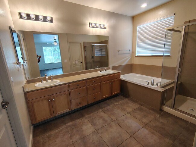 Building Photo - 363 Cabernet Dr