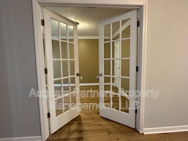 Building Photo - 5243 Aruba Cir