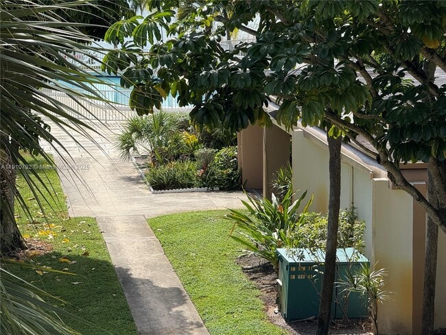 Building Photo - 1540 NE 191st St