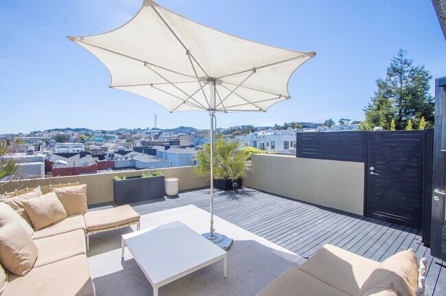Building Photo - Stunning 4Bed/2.5ba Condo in Pacific Heights