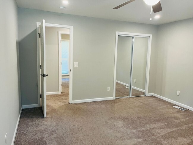 Building Photo - Beautiful 3 bedroom, 3 bathroom with large...