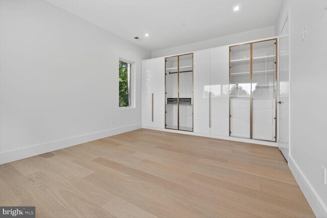 Building Photo - 4509 Foxhall Cres NW