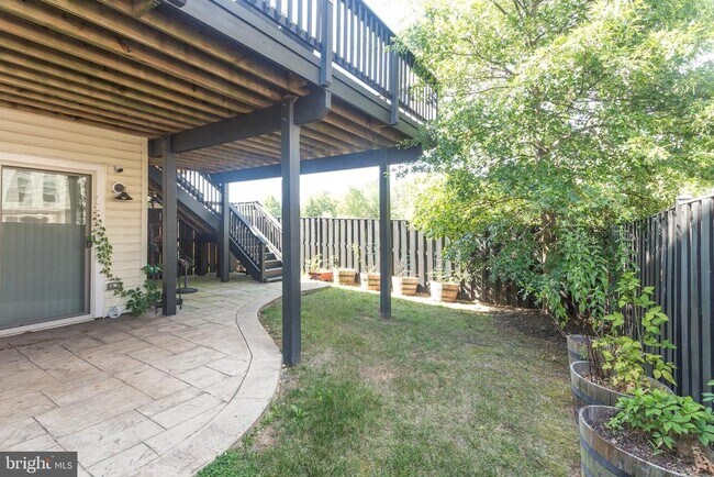 Building Photo - 42598 Chisholm Dr