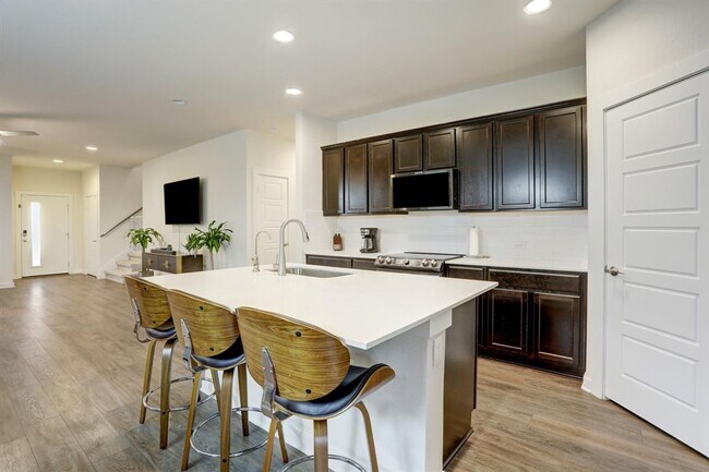 Building Photo - 113 Filifera Ct