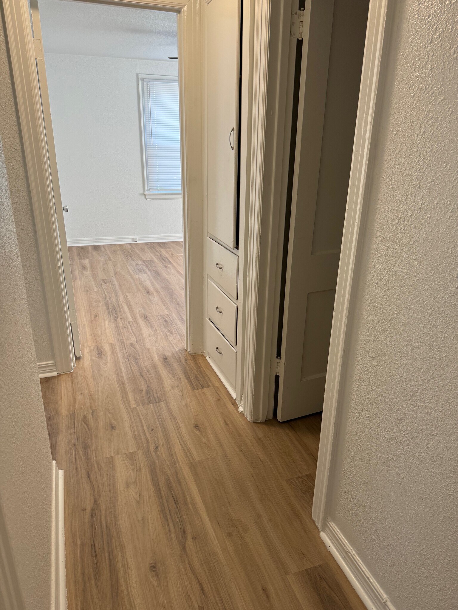 Hallway to bedrooms - 2223 N Gatewood Ave