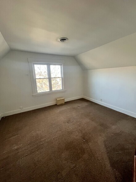 Building Photo - 947 Campbell Ave