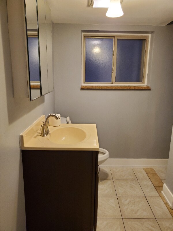 Building Photo - 6440 W Montrose Ave