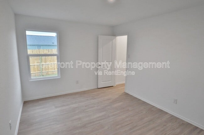 Building Photo - 10307 Devon Wheel St