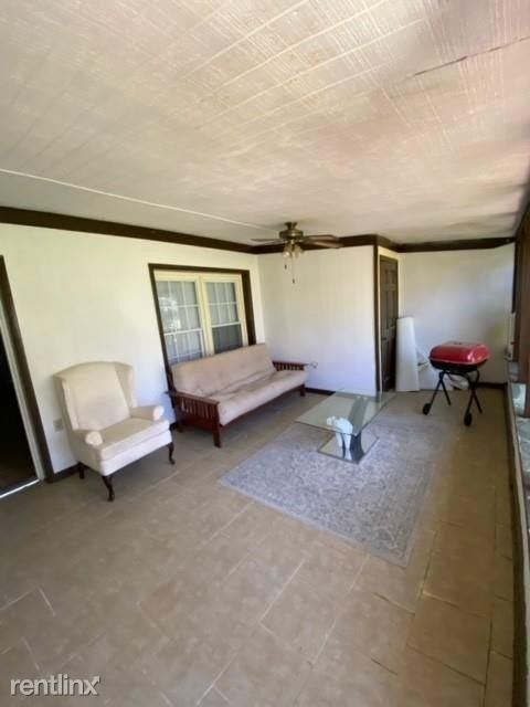Building Photo - 3 br, 1.5 bath Townhome - 2090 Kings Gate Cir